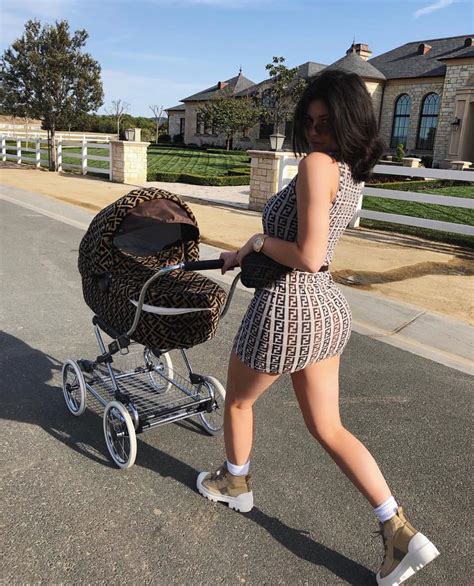 carrozzina fendi kylie jenner|kylie jenner high fashion.